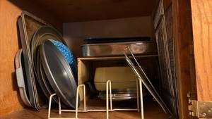lot 52005 image: Kitchen Cookware and Bakeware Collection - Retail $25
