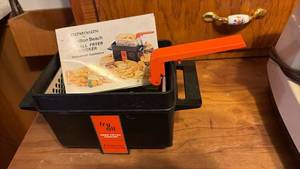 lot 52007 image: Dominion Fry All Deep Fryer Cooker with Basket - Retail $15