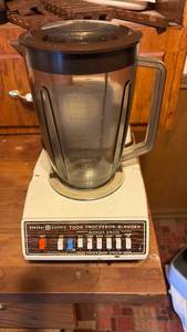 lot 52008 image: General Electric Food Processor Blender with Glass Pitcher - Retail $25