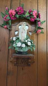 lot 52022 image: Wooden Wall Shrine with Religious Figure and Floral Garland - Retail $25