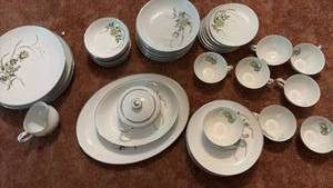 lot 52030 image: Harmony House Fleur Pattern Fine China Dinnerware Set - Retail $75