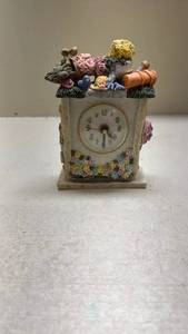 lot 604 image: Decorative Floral Garden Mantel Clock with Quartz Movement