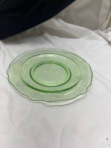 lot 622 image: Green Depression Uranium Glass Dinner Plate with Floral Pattern