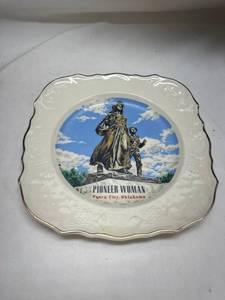 lot 658 image: Pioneer Woman Commemorative Plate Ponca City Oklahoma