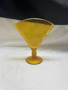 lot 659 image: Mid-Century Amber Glass Fan Vase with Ribbed Stem