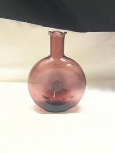 lot 661 image: Blown Glass Purple Pink Decorative Vase