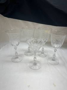 lot 664 image: Fostoria Navarre Etched Crystal Glass Set with Floral Pattern Stemware