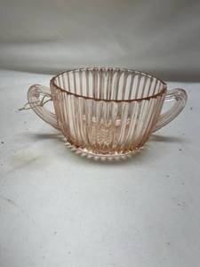 lot 674 image: Pink Depression Glass Sugar Bowl with Handles
