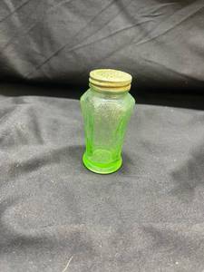 lot 680 image: Green Depression Glass Salt or Pepper Shaker - Single Shaker only