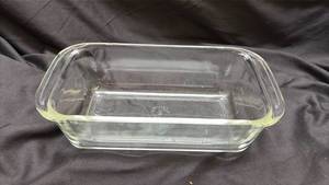lot 630 image: Pyrex Clear Glass Loaf Pan Baking Dish