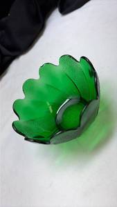 lot 640 image: Green Glass Scalloped Edge Bowl with Textured Pattern