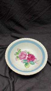 lot 694 image: Hand Painted Rose Floral Bowl Made in Japan