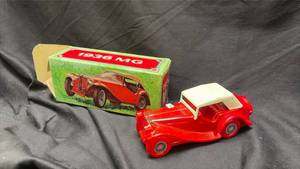 lot 718 image: Avon 1936 MG Classic Car Cologne Bottle with Original Box - Full.
