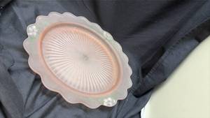 lot 739 image: Pink Depression Glass Scalloped Edge Plate with Floral Decoration