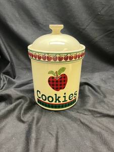 lot 753 image: Applejack Cookie Jar with Lid