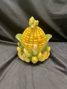 lot 762 image: Corn Cob Shaped Ceramic Cookie Jar with Lid