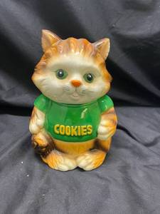lot 764 image: Cat Cookie Jar with Removable Head Lid
