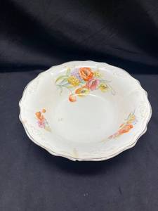 lot 768 image: Decorative Porcelain Bowl with Hand-Painted Floral Design