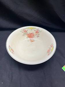 lot 769 image: Wedgwood Ivy Floral Pattern Serving Bowl