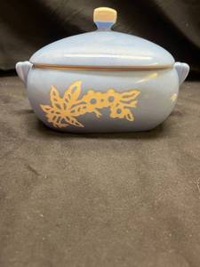 lot 770 image: Cameoware Blue and Yellow Floral Covered Casserole Dish