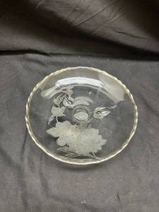 lot 771 image: Etched Glass Console Footed Bowl with Floral Design and Center Flower - Manganese Glow under UV365nm