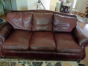 lot 900 image: Hancock and Moore Brown Leather Sofa.  36.5 x 87 x 44