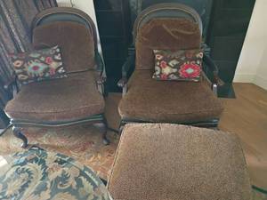 lot 908 image: 2 Oversized Chairs with Leopard Print, Throw Pillows and an Ottoman.  Leather back with brass brads.  Leather on arm of chairs.      Chair seats 27 x 28 and Ottoman 20 x 32 x 24