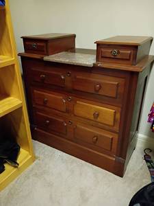 lot 920 image: Vintage Dresser with Marble or Granite Top.   5 Drawers.   39 x 40 x 17
