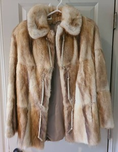 lot 1002 image: Fur coat, muskrat