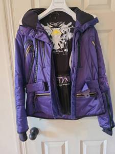 lot 1010 image: Sportalm Purple Ski Jacket with Hood and Belt, size 36