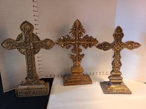 lot 1015 image: Three Crosses, 14-15in tall