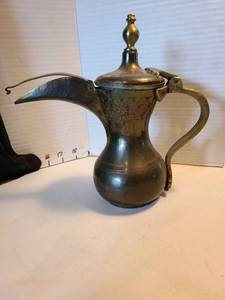 lot 1022 image: Traditional Middle Eastern Brass Dallah Coffee Pot with Decorative Engravings