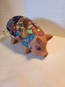lot 1024 image: Mexican Talavera Style Hand Painted Ceramic Piggy Bank Figurine, 8in long