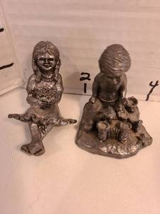 lot 1031 image: Small pewter figurines