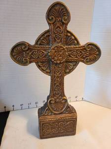 lot 1038 image: Iron cross, 12in tall