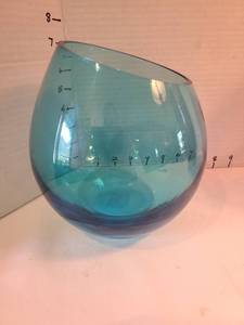 lot 1042 image: LSA International handcrafted and mouth blown in Poland blue vase, 6.5in tall, very pretty