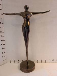 lot 1044 image: Lunares San Francisco Bronze Figurine Sculpture, 13in tall
