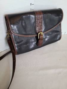 lot 1049 image: Brahmin purse