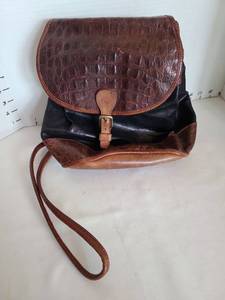 lot 1050 image: Brahmin crossbody satchel type purse