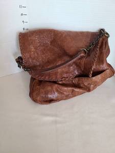 lot 1051 image: Massimo Dutti purse