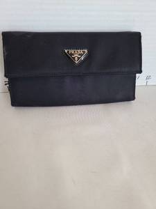 lot 1057 image: Prada wallet
