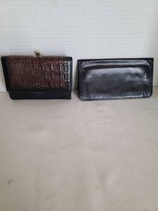 lot 1059 image: Brahmin wallet and a checkbook holder