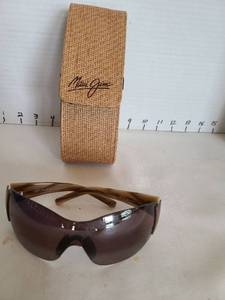 lot 1071 image: Maui Jim sunglasses with case