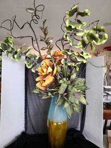lot 1080 image: Decorative arrangement in vase, 39 in tall overall