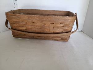 lot 1084 image: Longaberger basket