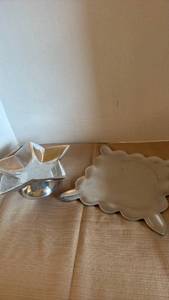 lot 1102 image: Candle plate and star shaped pedestal dish