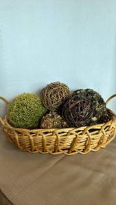 lot 1113 image: Wicker basket with decorative balls