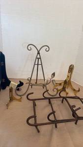 lot 1117 image: Easels