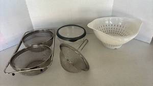 lot 1209 image: Kitchen Strainer and Double Colander with Bowl