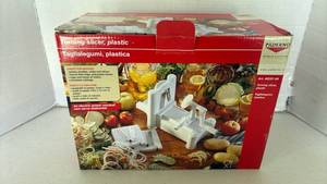 lot 1213 image: Paderno Plastic Turning Slicer Manual Food Processor